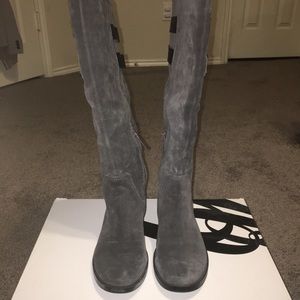 Nine West Tumble Grey Suede Boot Size 6